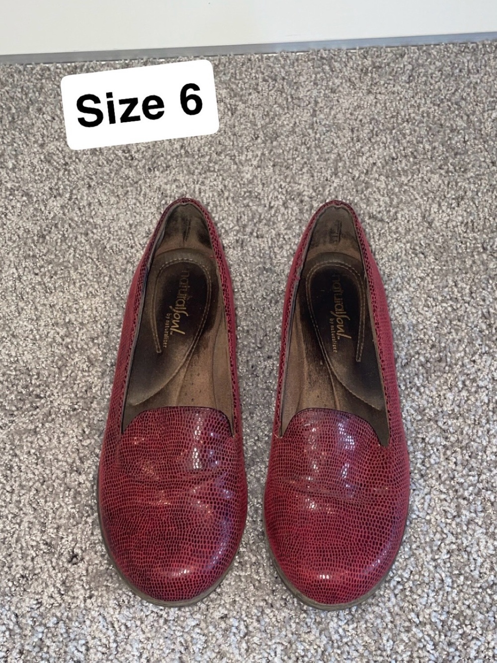 Naturalizer Women's Burgundy Textured Slip-On Loafers